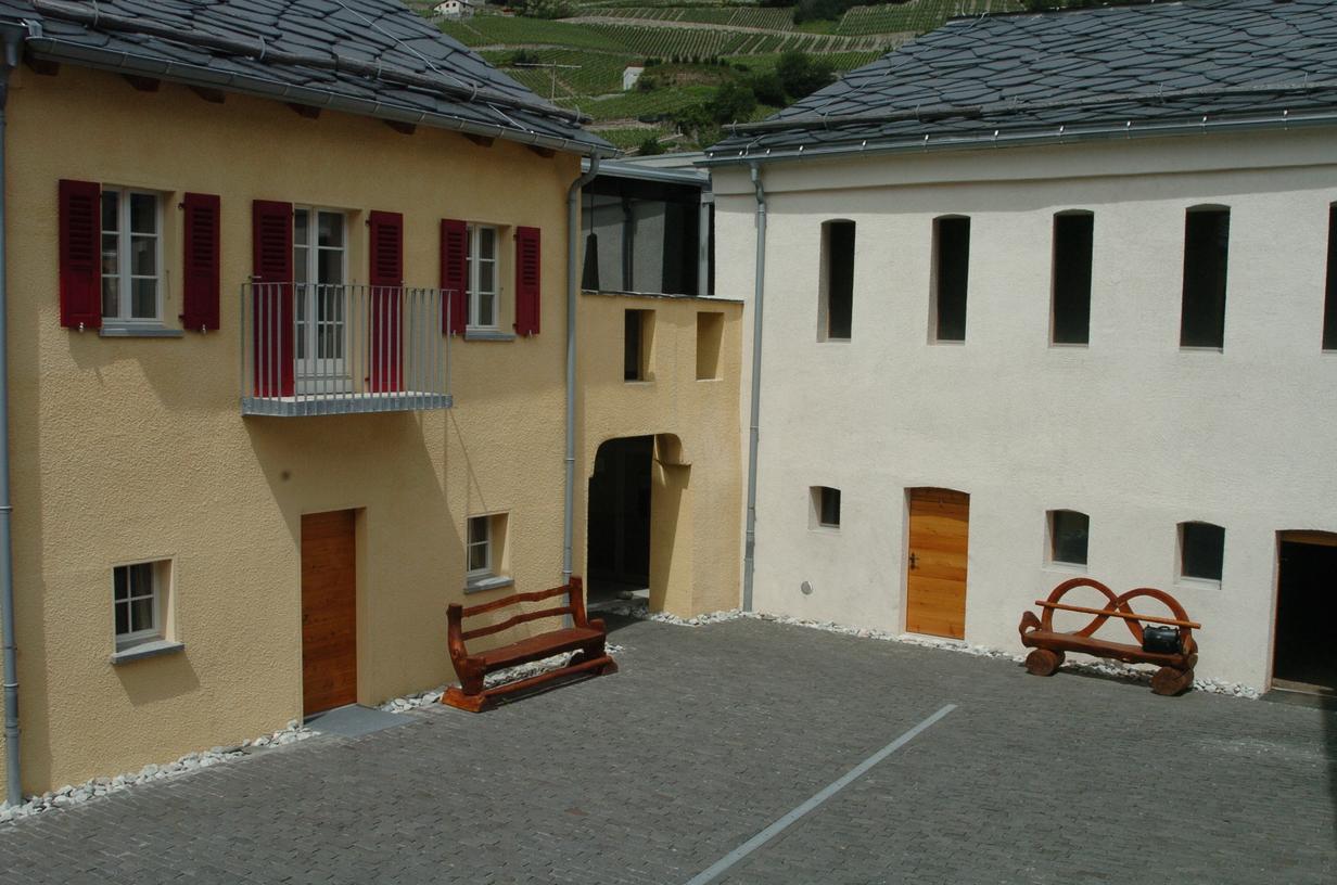 Der Hof: Gemeindeverwaltung und Natur- und Landschaftszentrum Pfyn-Finges