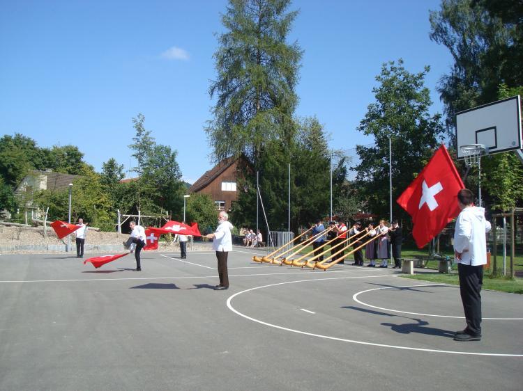 Auftritt Alphornbläser und Fahnenschwinger Vereinigung Zürcher-Unterland4
