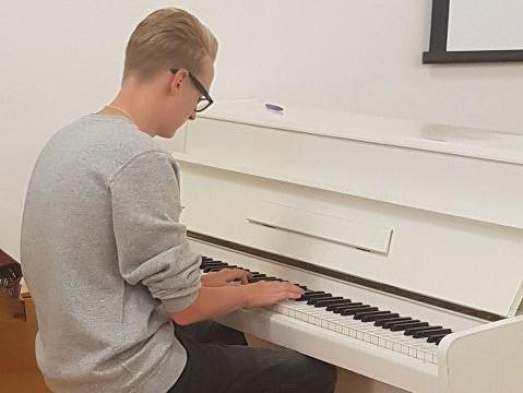 Am Klavier: Joël Huser
