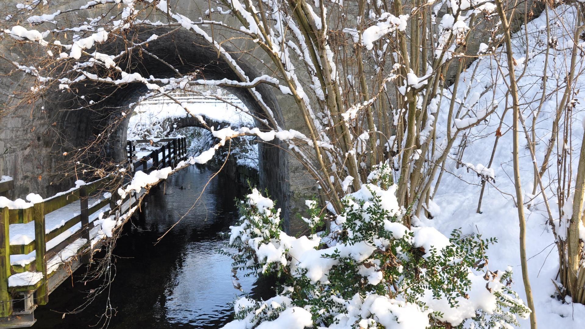 Surenbrücke im Schnee