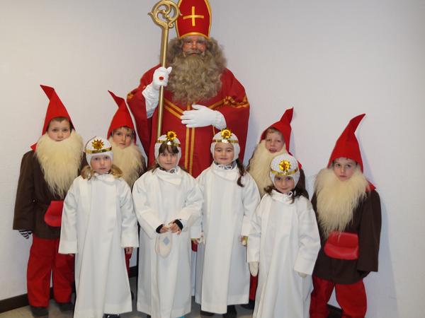 Samichlaus mit Zwergli und Ängeli