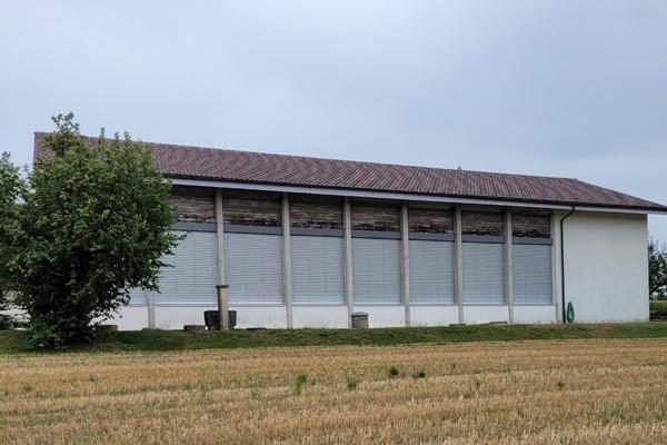 Aussenaufnahme der Turnhalle Obersteckholz