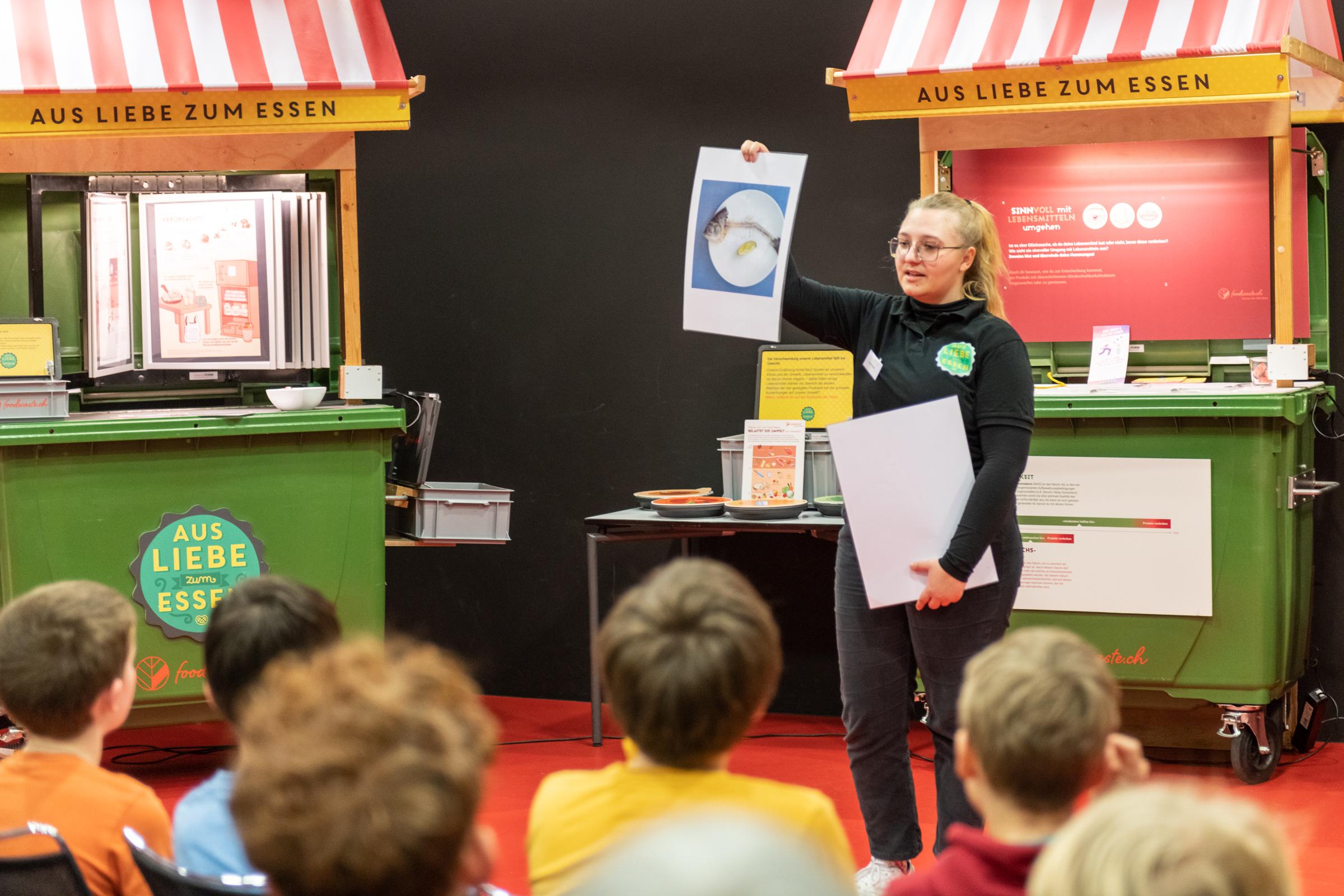 Die Ausstellung veranschaulicht auf spielerische Art und Weise, wie Food Waste verhindert werden kann.