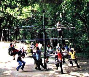 Spielkarussell auf der Spielwiese Bergmatten