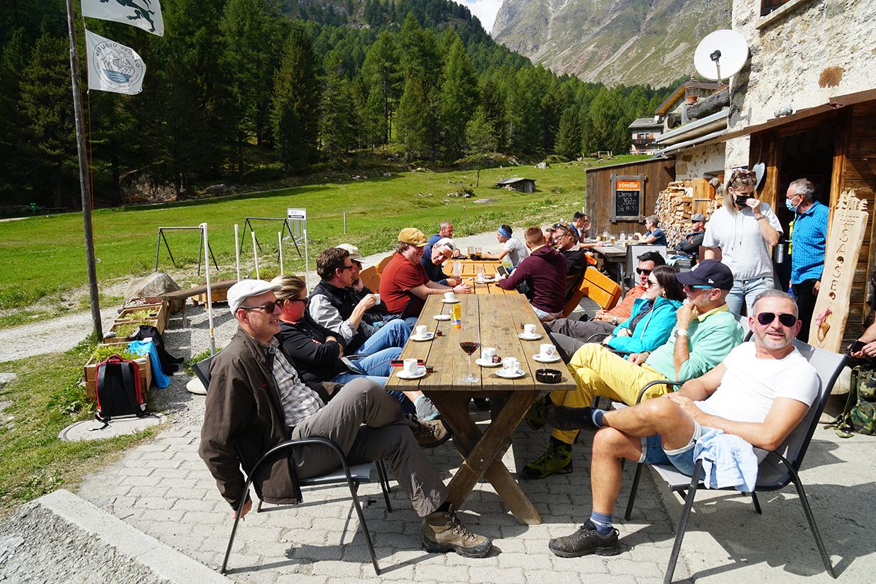 Mittagessen im Refugio Sasseo.
