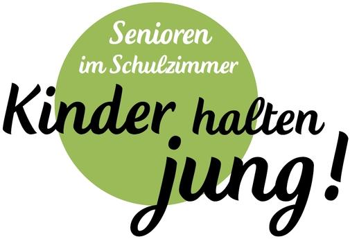 Senioren im Klassenzimmer