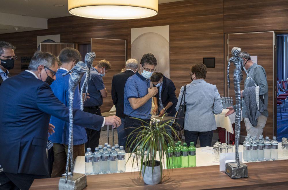 Unternehmende treffen im Seminarhotel ein