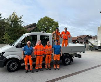Werkhof-Fahrzeug und Werkteam