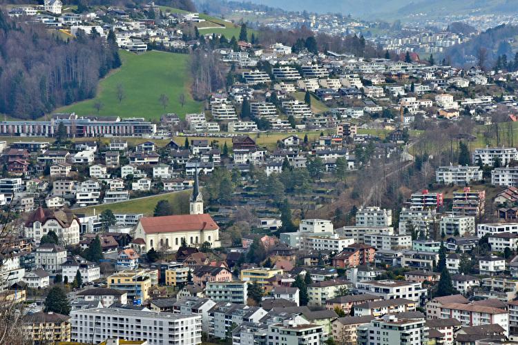 Das Zentrum von Horw mit katholischer Kirche.