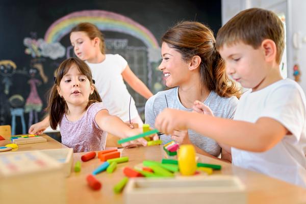 Symbolbild spielende Kinder