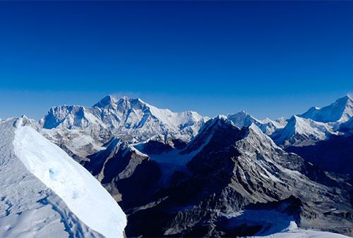 Schneebedeckte Alpen.