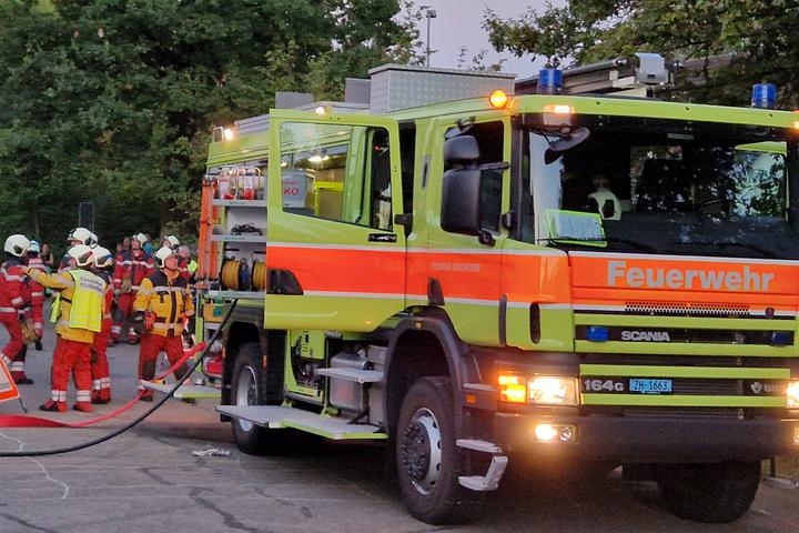 Bild einer Feuerwehrübung auf dem Pausenplatz Hagacher