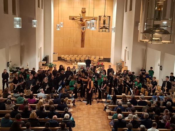 Konzert Jugendmusik Innerschwyz mit brassig 