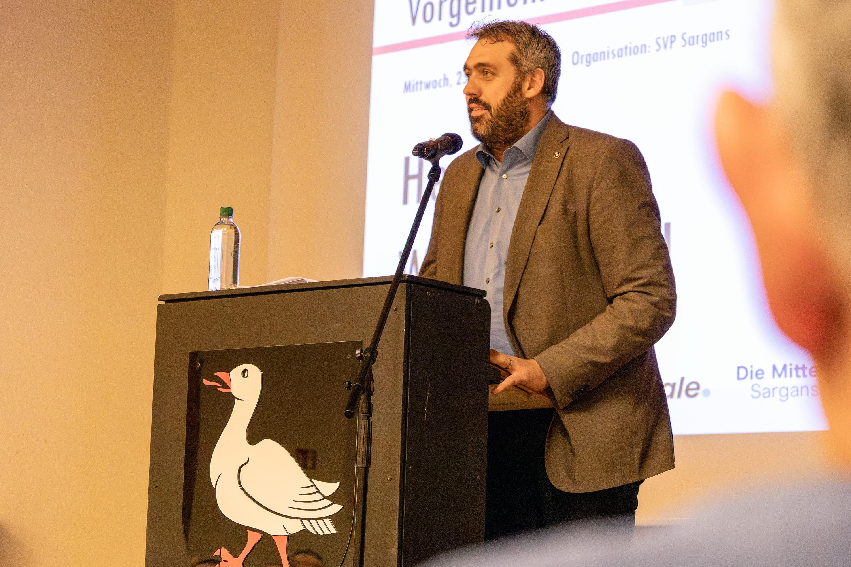 Gewinn statt Verlust: Gemeindepräsident Stefan Kohler präsentiert die Zahlen von 2025.