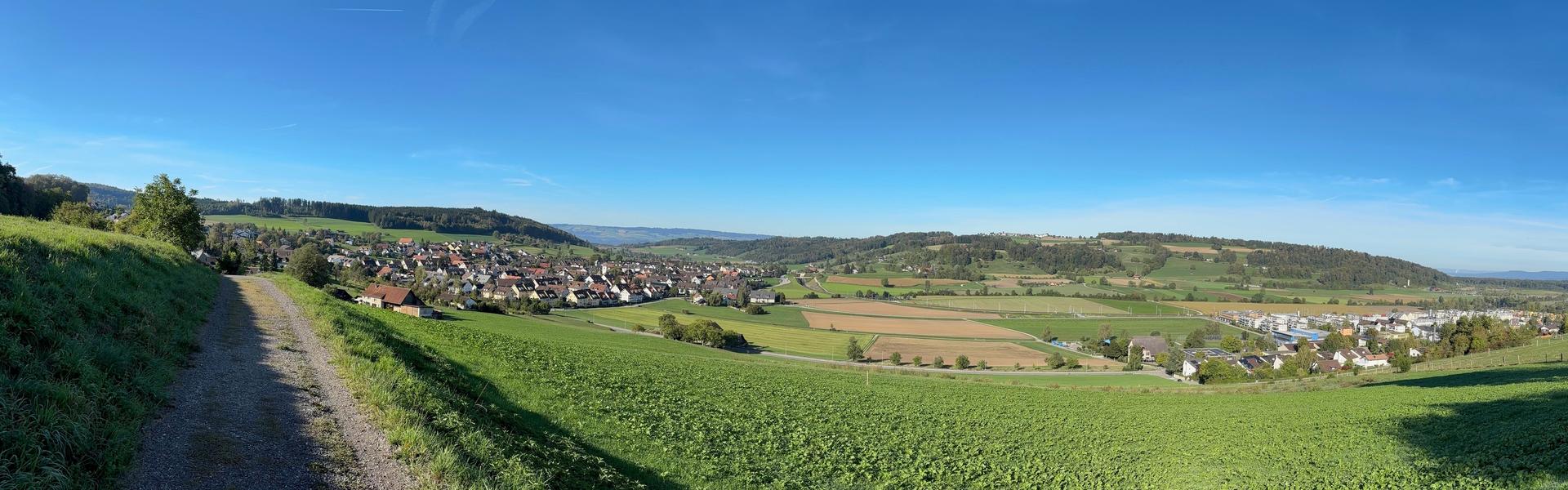 Blick auf das herbstliche Bonstetten 