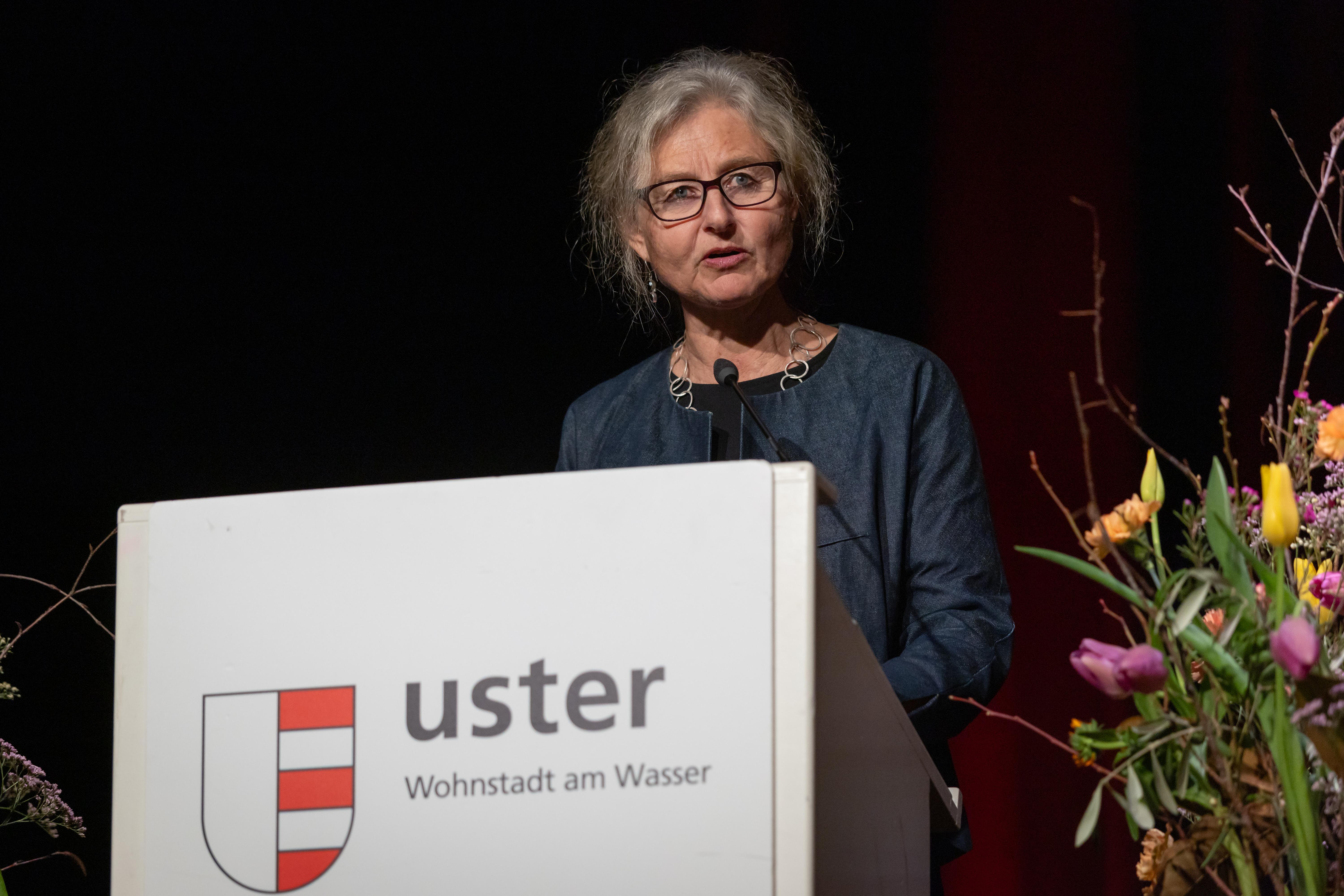 Stadtpräsidentin Barbara Thalmann am Rednerpult