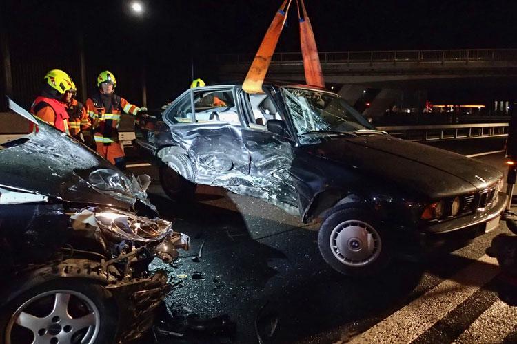 Bei der Einfahrt Stans Nord gerät ein Auto ins Schleudern und wird von einem zweiten Auto gerammt. Die Strassenrettungs- und die Verkehrsgruppen stehen im Einsatz.