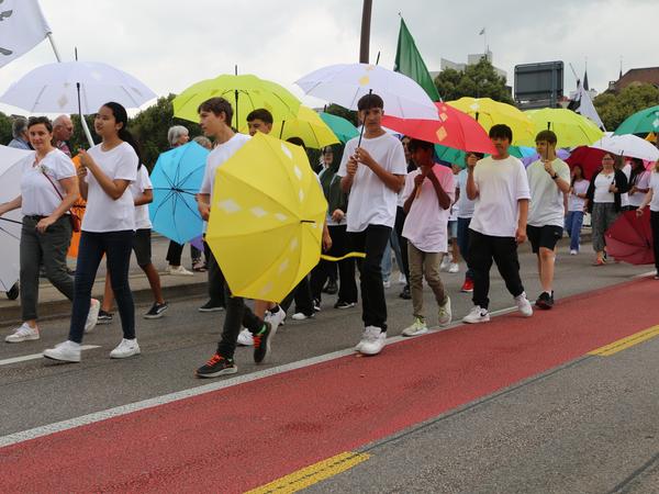 Die Sekundarschule auf dem Schulfestumzug