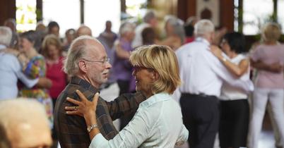 Tanz-Café mit Livemusik für die Generation 60plus