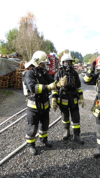 Atemschutztrupp bei der Bereitstellung am Kantonalen Atemschutztag.