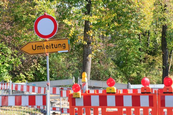 Strassensperrung Umleitungsschild