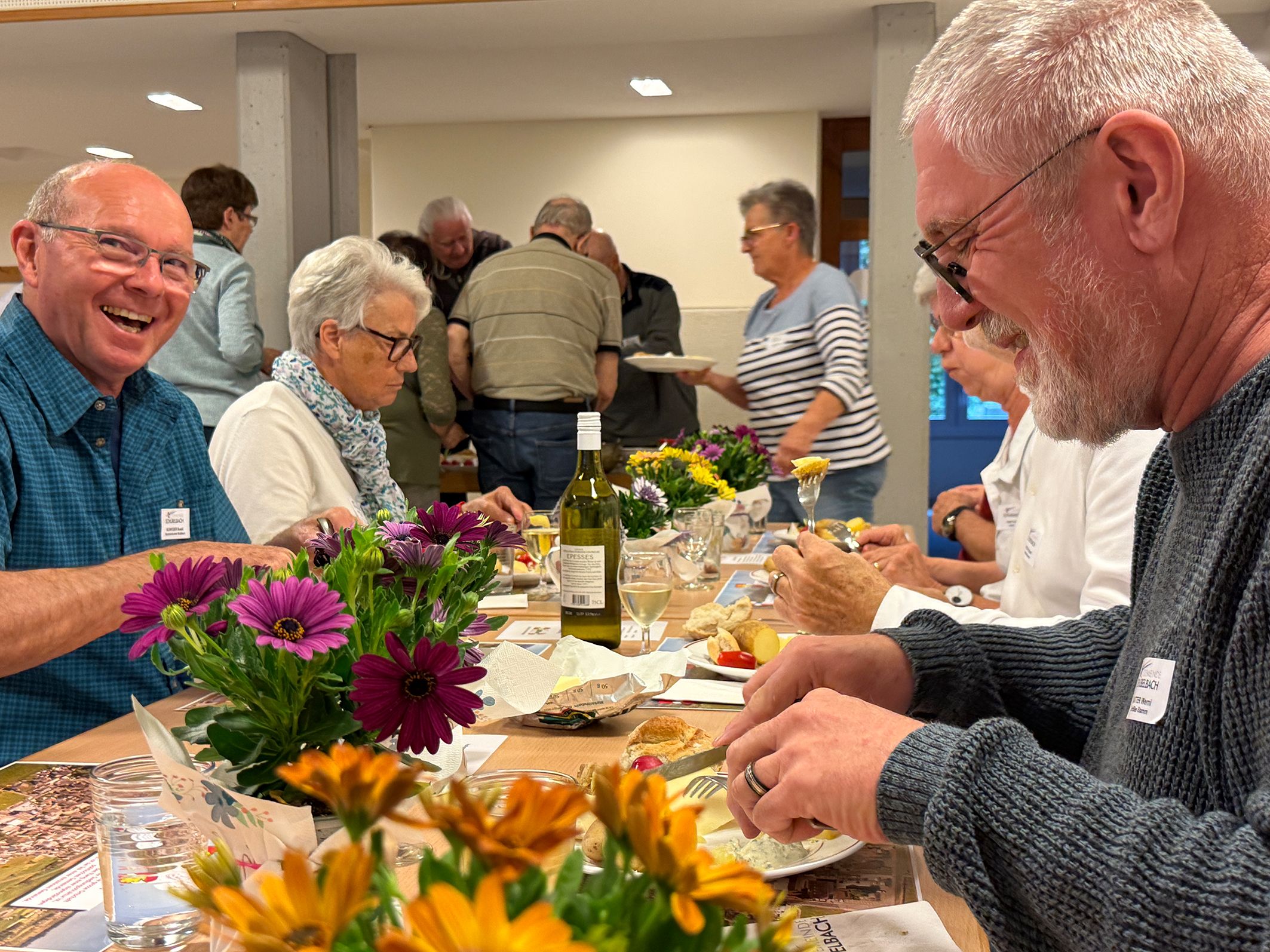 Die Gemeinde Schübelbach brachte die Freiwilligen mit einem «Gummeli-Teilete» zusammen und dankte diesen für deren Engagement für unsere Gemeinde.
