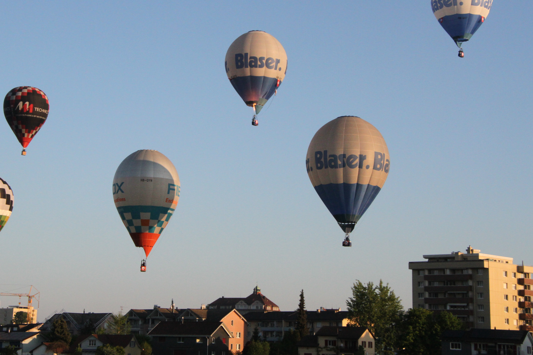 Anfang Juni sorgten die Schweizer Meisterschaften im Heissluftballonfahren dafür, dass der Himmel über Gossau mehrfach voll mit Ballonen war.