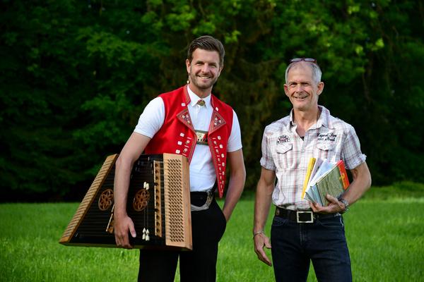 2 Künstler von Ghackets mit Wörtli