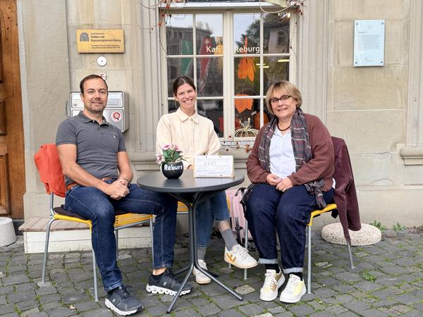 Foto vor dem Familien- und Begegnungszentrum Reburg