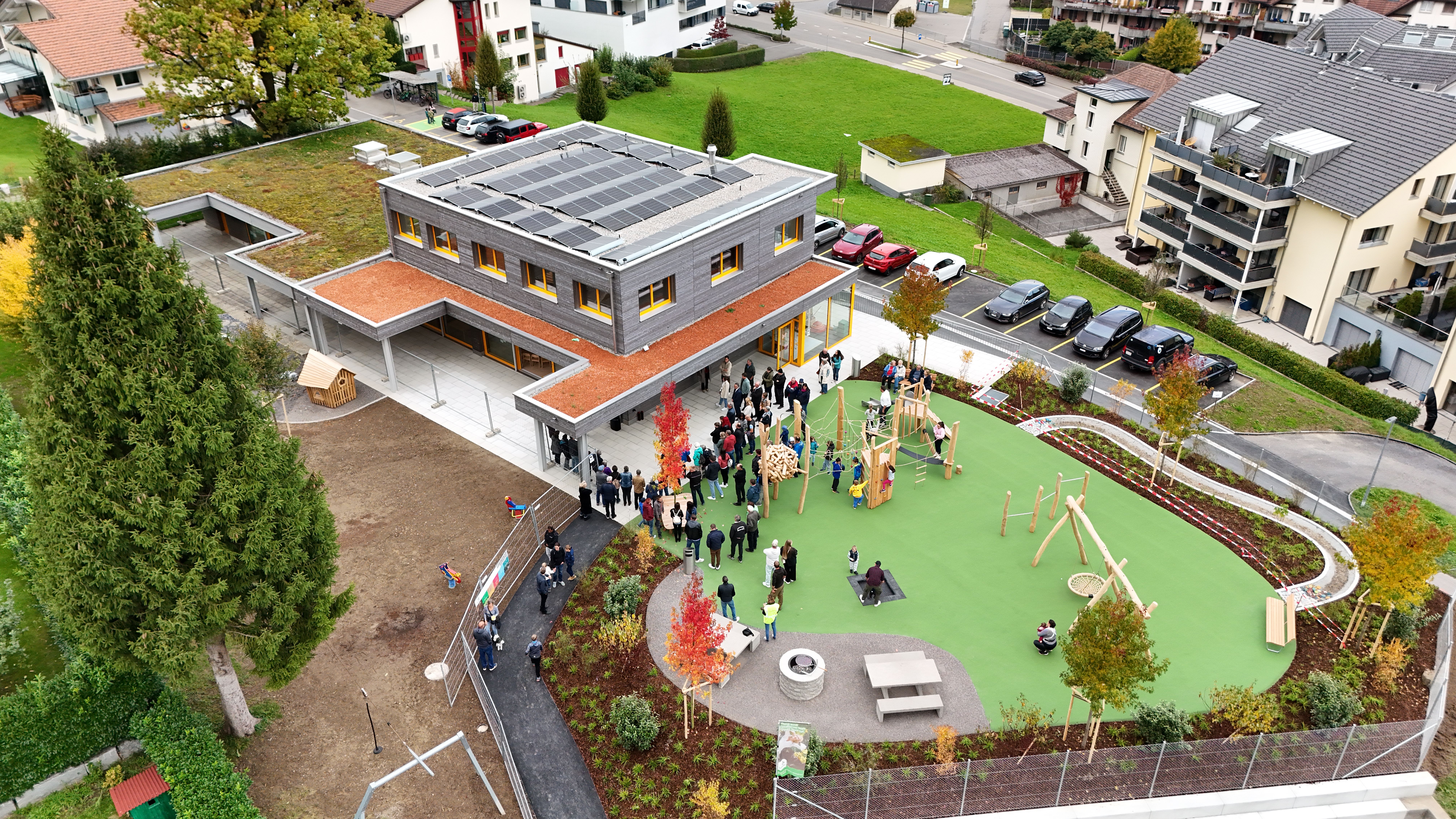 Einweihung des neuen Kindergartens und der Schwinghalle sowie des Mehrzweckraums beim Schulhaus Schübelbach Dorf