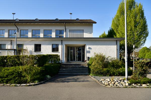 Das Bild zeigt die Turnhalle Kreuzfeld 3 und 4