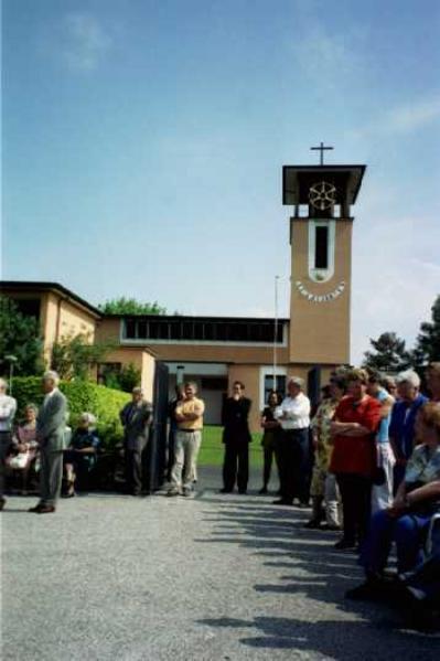 Blick zur Röm.-Kath. Kirche.
