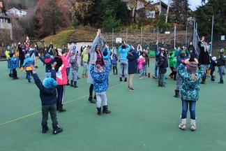 Yoga auf dem Fussballplatz