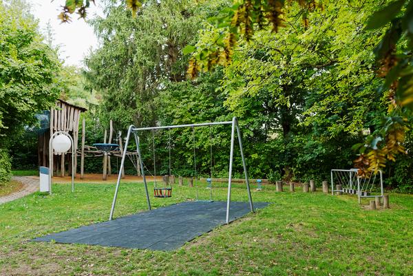 Spielplatz bei Dorfhalle Jurablick