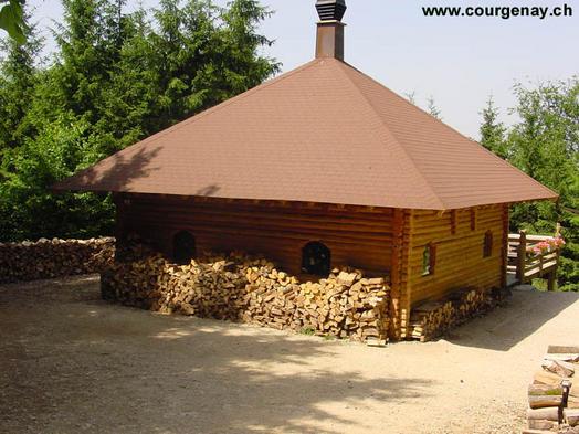 La cabane forestière de Courtemautruy a été financée par la commune de Courgenay-Courtemautruy et construite par la société d'embellissement de Courtemautruy. La société d'embellissement entretien cette très belle batisse et loue cette dernière.

Référence pour la location de la cabane de Courtemautruy:
Philippe Neukomm - tél. 077.214.07.81
