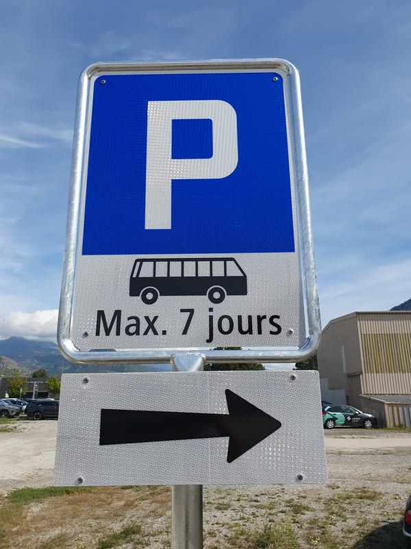 Stationnement bus touristiques