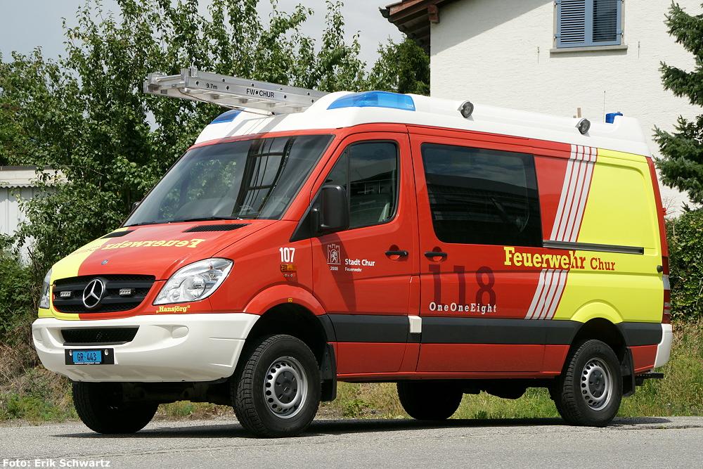 Jahrgang: 2008
Typ: Mercedes Benz Sprinter 315 CDI 4x4
Aufbau: Rosenbauer
Motor: 4 Zylinder 150 PS
Getriebe: 5-Gang Automat
Höhe: 2.90 Meter
Länge: 6.10 Meter
Breite: 2.20 Meter
Gewicht: 3.5 Tonnen
Verwendung: Mannschaftstransporter, Atemschutzgeräte