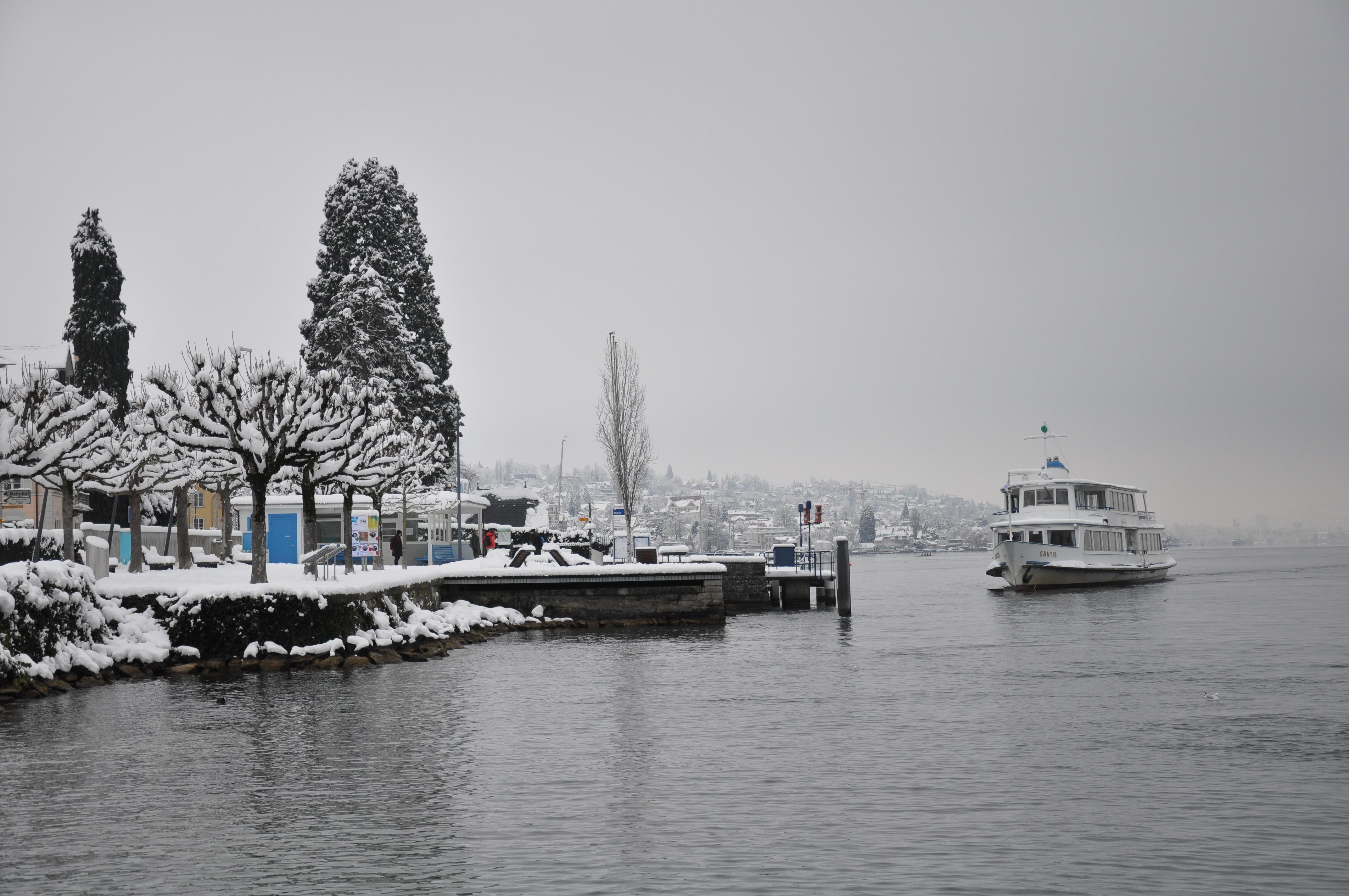 Schiffverkehr im Winter