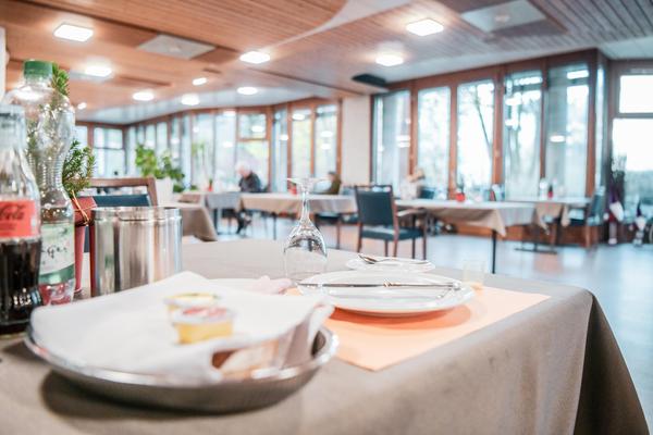 schön gedeckter Tisch im Restaurant Haus Wiesli