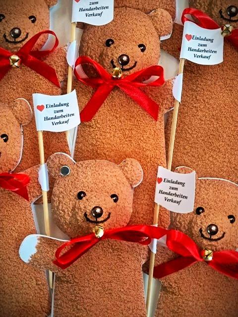 Selbstgebastelte Bären laden ein zum Handarbeiten Verkauf