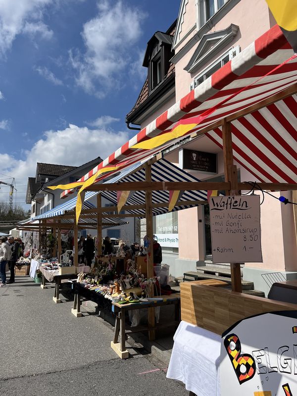 Zwei Mal im Jahr findet in Affoltern am Albis ein Warenmarkt mit Chilbi statt.