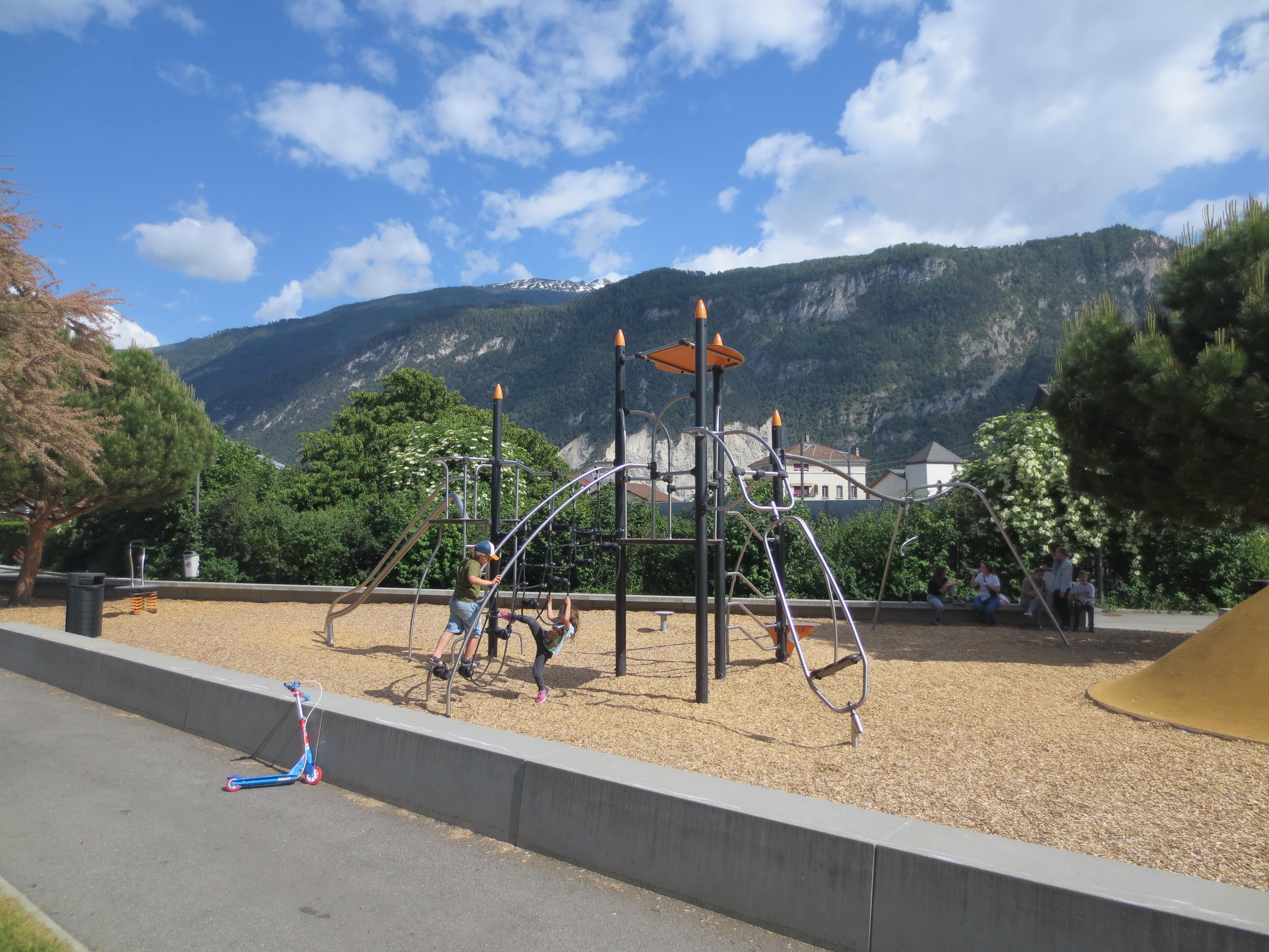 Place de jeux à Uvrier