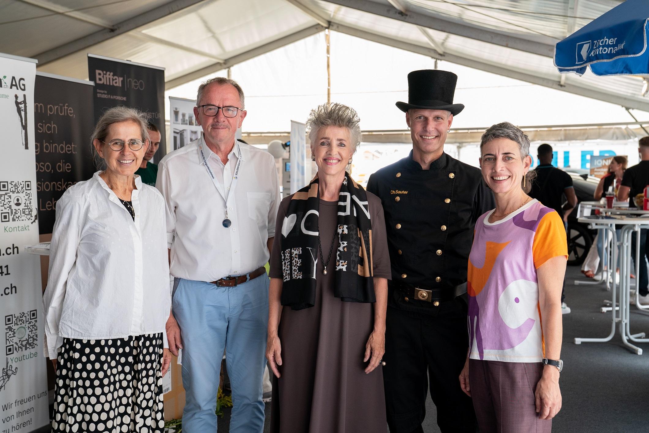 Anita Martinecz Fehér, Standortförderung - AWA Kanton Zürich, Albert Schweizer, Standortförderung Schlieren, Carmen Walker Späh, Volkswirtschaftsdirektorin, Christoph Sauter, Inhaber Sauter AG, und Jasmina Ritz, Geschäftsführerin Limmatstadt AG.