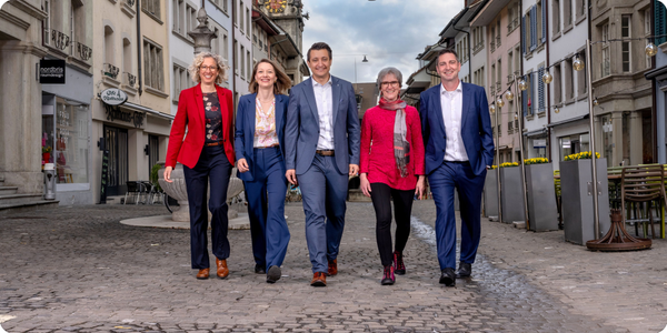 Stadtratsmitglieder in der Rathausgasse