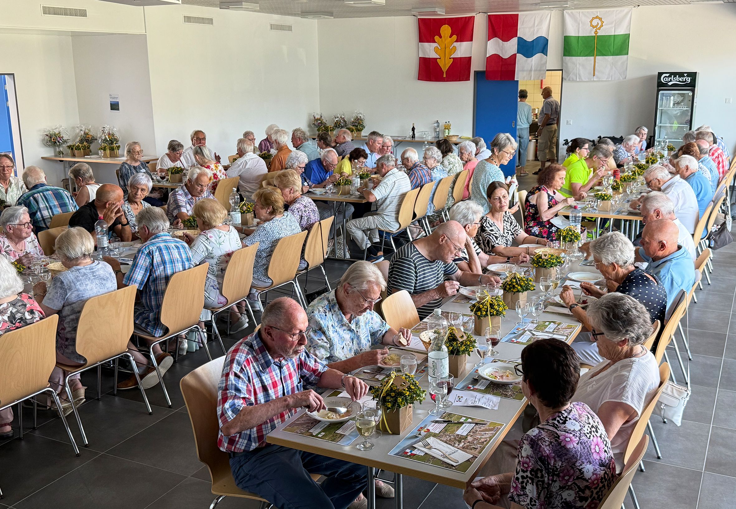 43 Seniorinnen und Senioren im Alter von 80 Jahren oder älter liessen sich am 1. Juli 2025 in Siebnen feiern.