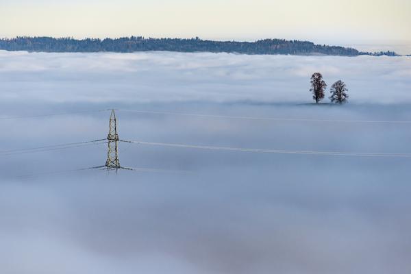 Landschaft mit Strommast