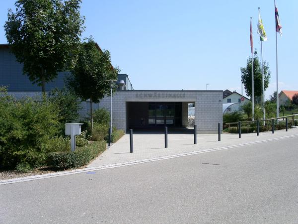 Eingang zur Schwärzihalle