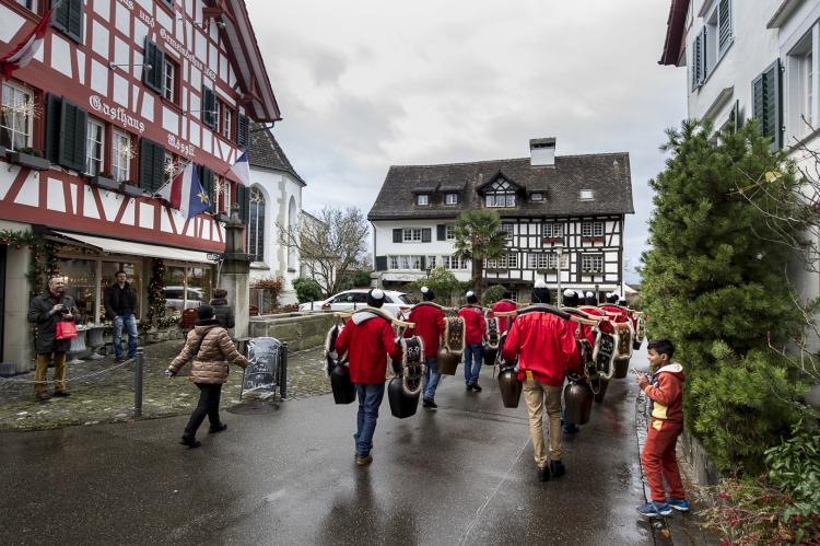 Der Einschellnerverein Gommiswald zu Besuch am Wienachtsmärt Zollikon. 