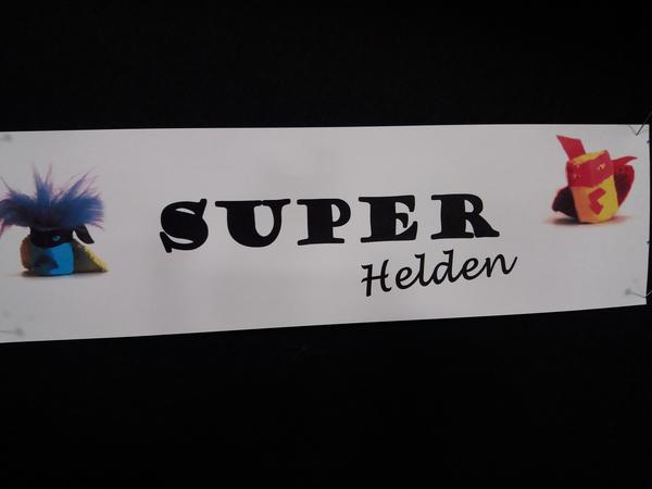 Superhelden von Hand gestrickt