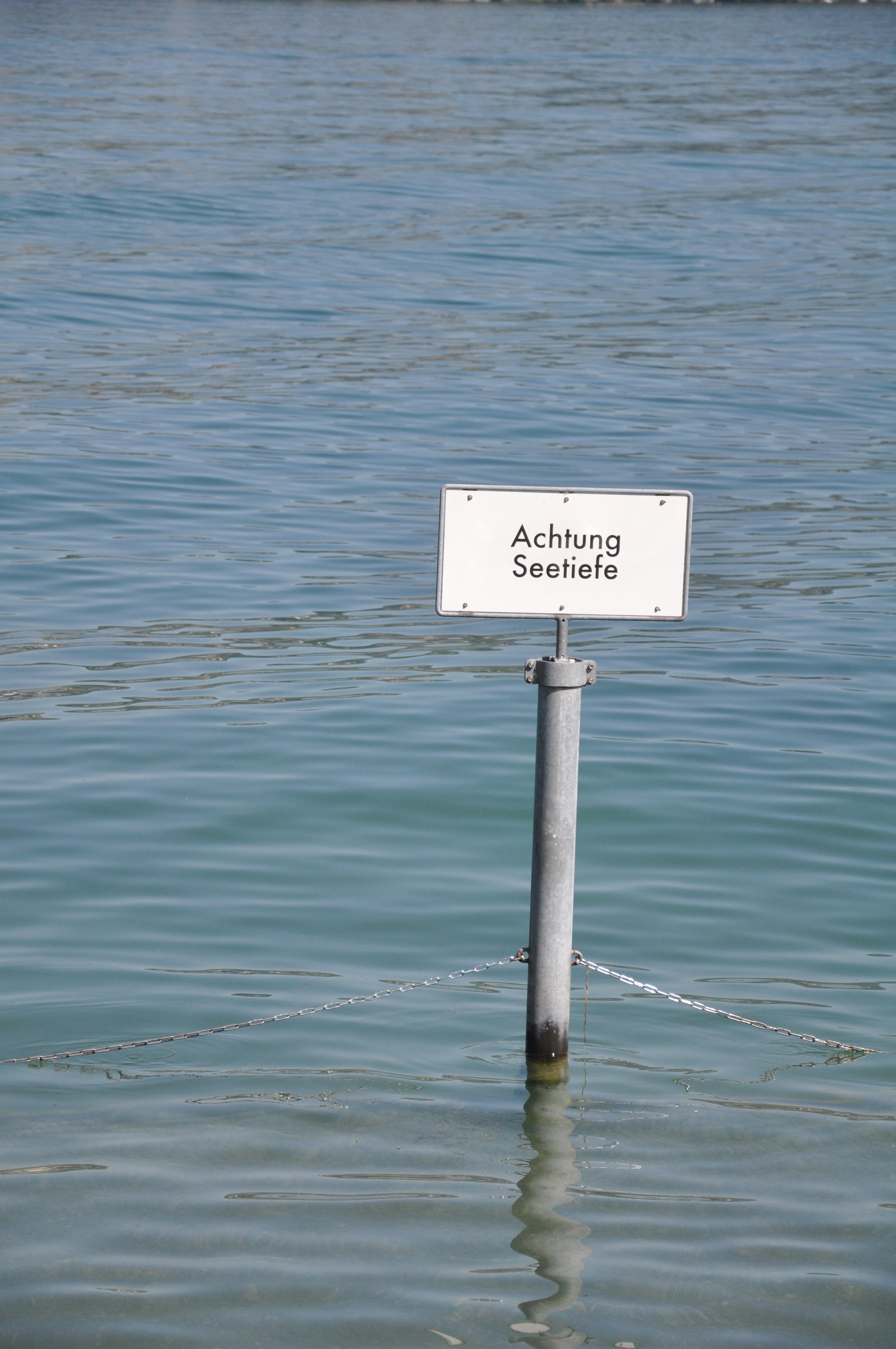 Schild Achtung Seetiefe